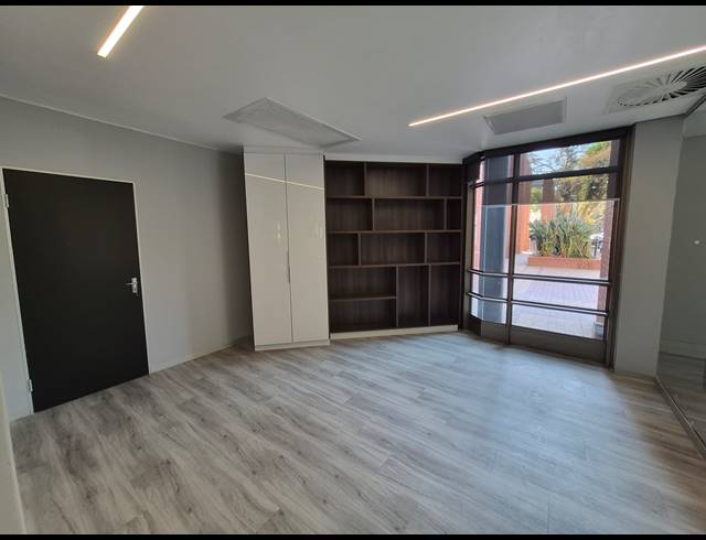 262M² OFFICE TO LET IN WOODMEAD